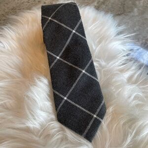 Men's Grey Windowpane Wool Tie - Classic Checked Style